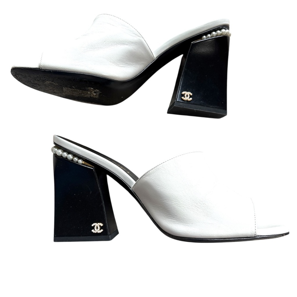 Chanel White Women's Slide Sandals
